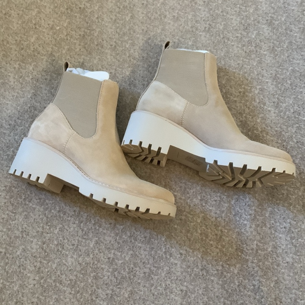 NWT Suede Dolce Vita Booties - Picture 3 of 5